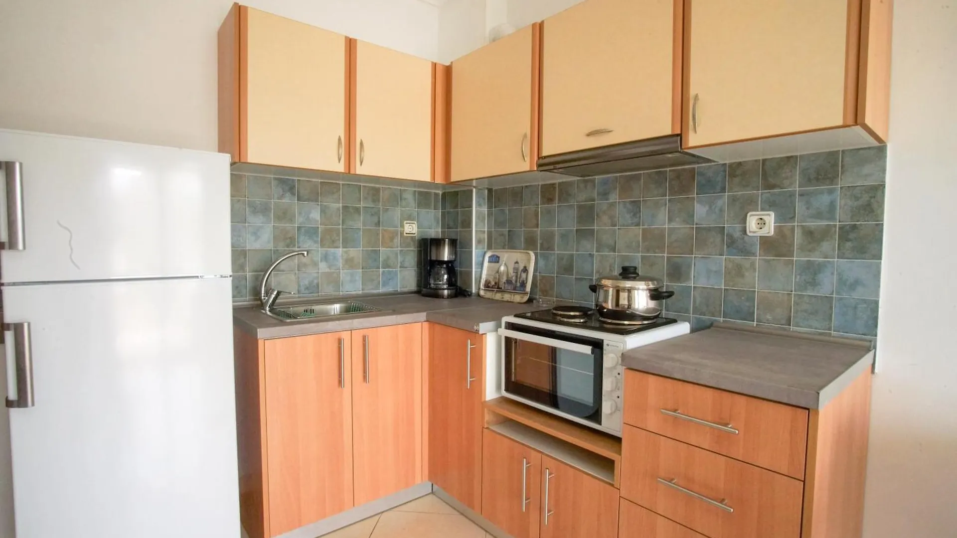 Work Of Art Apartment In Nea Michaniona