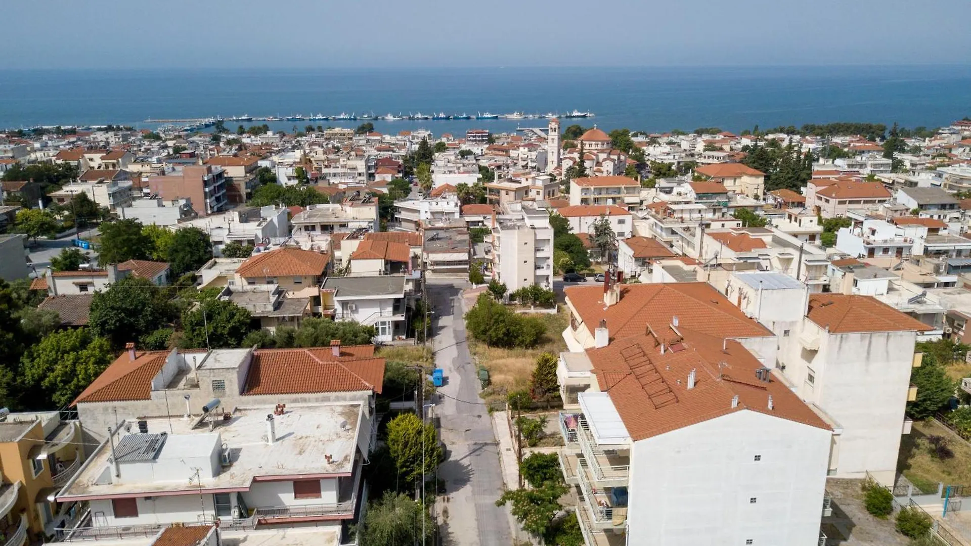Work Of Art Apartment In Nea Michaniona